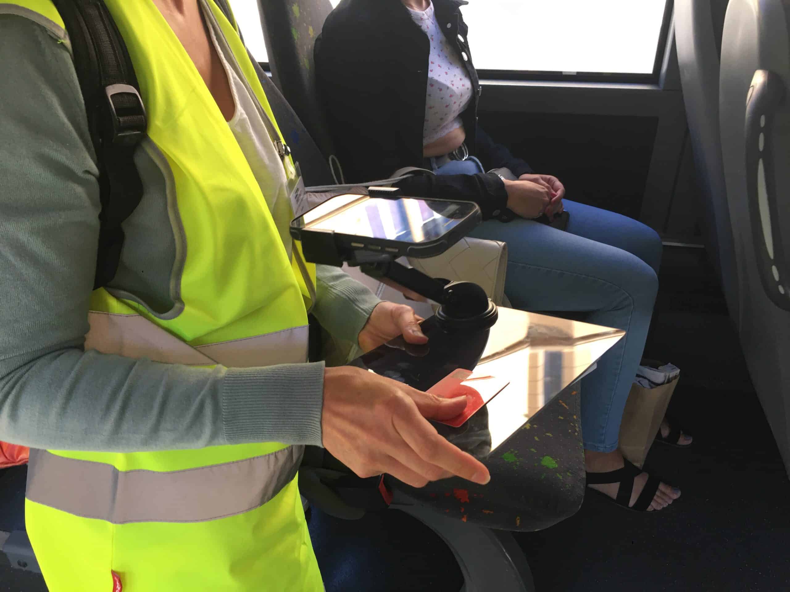 Enquete Enquêtrice Mobilis avec tablette